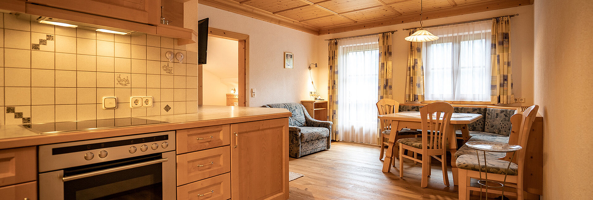 Living in a well-equipped kitchen-diner